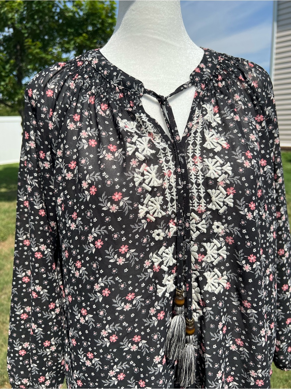 Mason & Belle Black Floral Tie-Neck Boho Blouse with Embroidered Front Sz Small